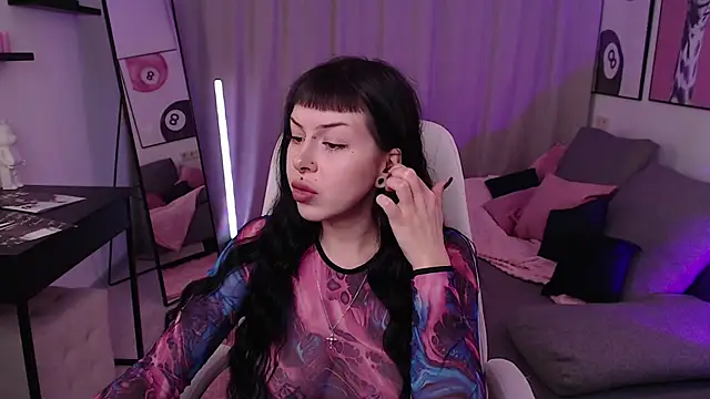 Eliza Bennet online show from 12/02/25, 07:36