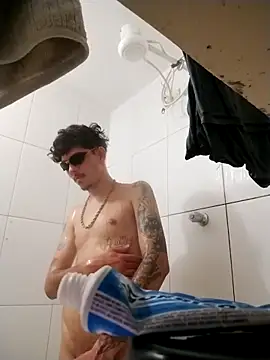 Snapshot of Lucasmk777 chatting on 12/17/25, 12:00 Lucasmk777 online show from 12/17/25, 12:00