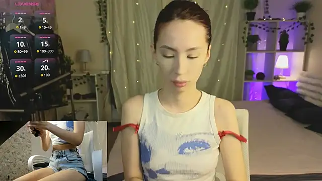 Snapshot of Ssin_Megan chatting on 12/15/25, 11:03 Ssin Megan online show from 12/15/25, 11:03