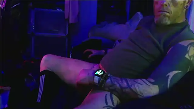 Snapshot of Prcdnhng690 chatting on 12/18/25, 06:08 Prcdnhng690 online show from 12/18/25, 06:08