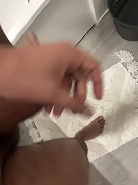 Snapshot of grosqueue3838 chatting on 11/30/25, 04:22 grosqueue3838 online show from 11/30/25, 04:22