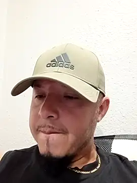 Snapshot of Lalin2323 chatting on 02/14/26, 01:24 Lalin2323 online show from 02/14/26, 01:24