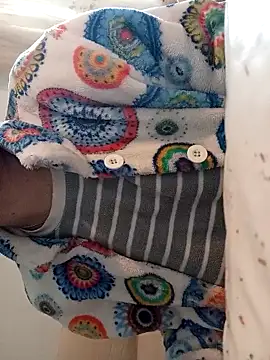 gatitachula93 online show from 02/11/26, 01:49