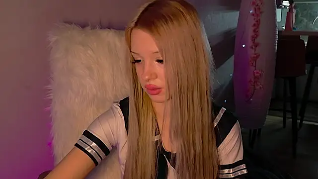 lana parker online show from 12/15/25, 01:15