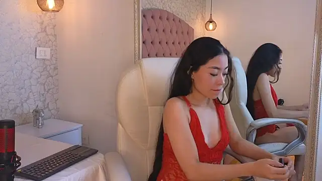 viiolet whitee online show from 12/15/25, 08:13