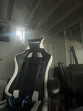 Snapshot of DkAuxier1 chatting on 12/15/25, 06:56 DkAuxier1 online show from 12/15/25, 06:56