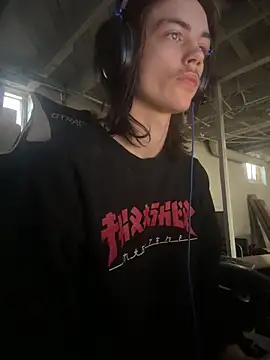 DkAuxier1 online show from 12/18/25, 08:26