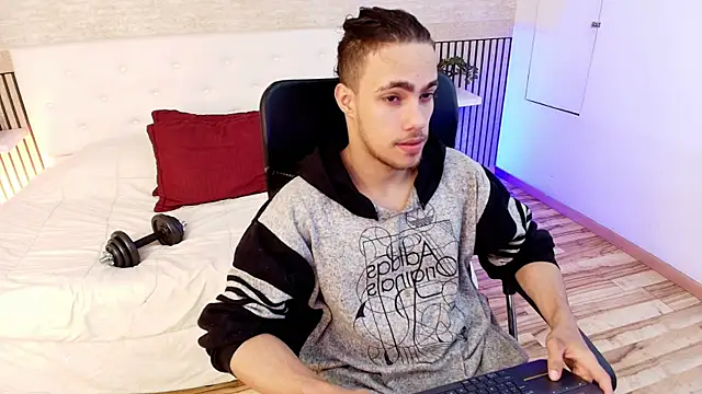 PatrickS25 online show from 12/16/25, 03:44