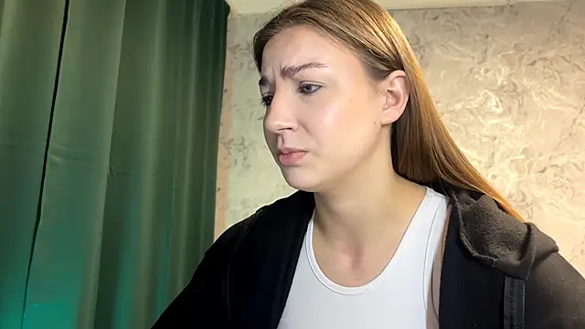 Snapshot of MerleneDelerme chatting on 12/17/25, 05:13 MerleneDelerme online show from 12/17/25, 05:13