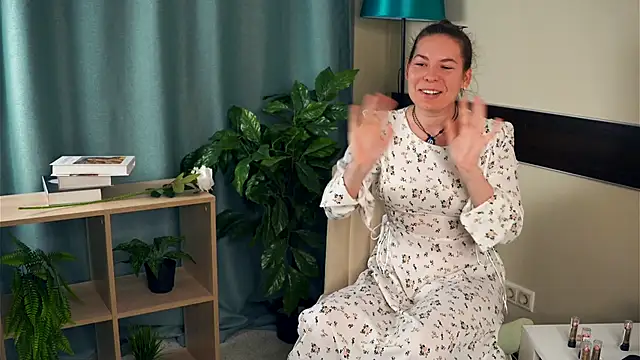 KourtneyFust online show from 12/02/25, 09:25