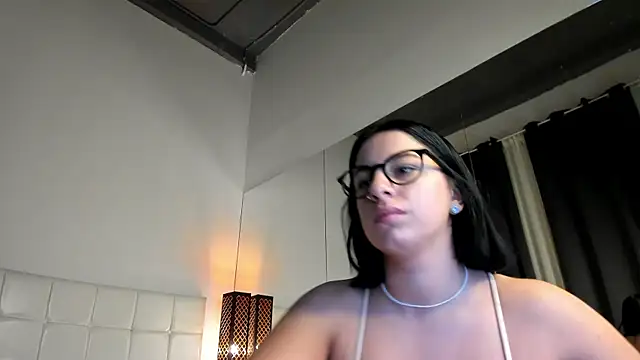 LucyRayy online show from 12/19/25, 08:38