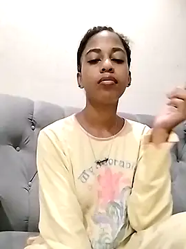 Snapshot of IndianSativa2 chatting on 12/17/25, 11:00 IndianSativa2 online show from 12/17/25, 11:00