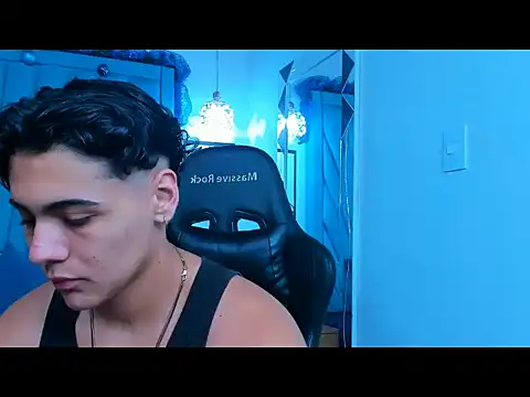 Snapshot of chris_de_la_fonde chatting on 12/04/25, 12:03 chris de la fonde online show from 12/04/25, 12:03