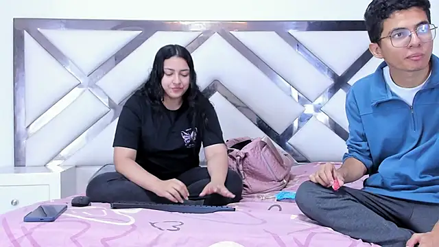 Snapshot of Alexandmelyy chatting on 12/16/25, 12:32 Alexandmelyy online show from 12/16/25, 12:32