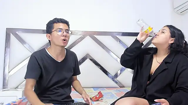 Snapshot of Alexandmelyy chatting on 12/17/25, 02:56 Alexandmelyy online show from 12/17/25, 02:56