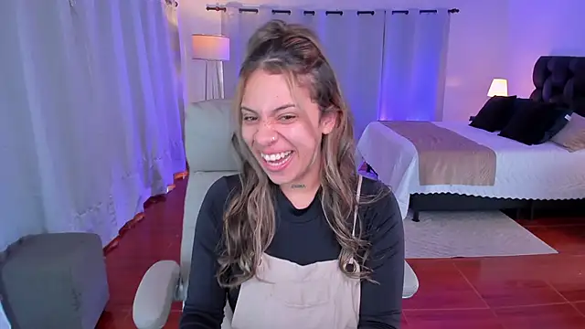 Snapshot of Zara_Wolf_ chatting on 02/12/26, 02:01 Zara Wolf online show from 02/12/26, 02:01