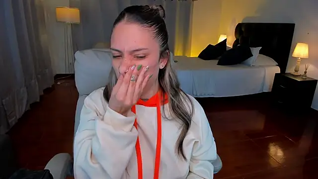 Snapshot of Zara_Wolf_ chatting on 02/22/26, 11:09 Zara Wolf online show from 02/22/26, 11:09