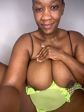 Snapshot of GiantClithpee chatting on 12/17/25, 11:55 GiantClithpee online show from 12/17/25, 11:55