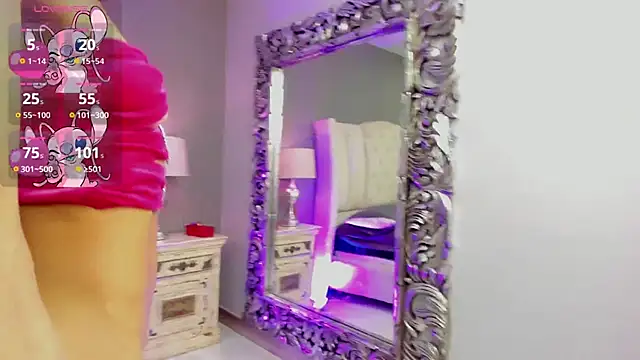 Snapshot of LaraSaint chatting on 12/13/25, 07:53 LaraSaint online show from 12/13/25, 07:53