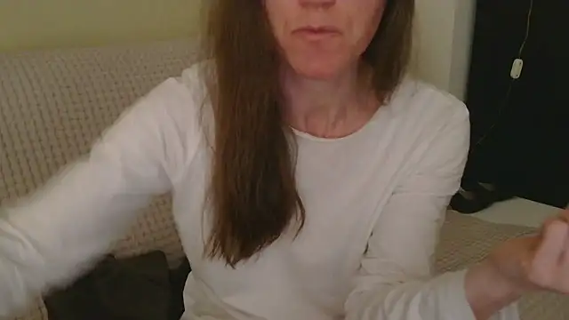 Snapshot of AuroraAG chatting on 04/15/26, 12:34 AuroraAG online show from 04/15/26, 12:34