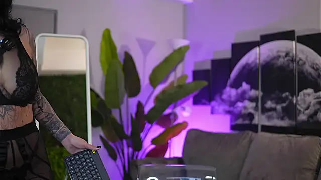 Ivy Trix online show from 04/04/26, 06:05