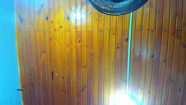 Snapshot of exxxtrabigboobs chatting on 12/17/25, 01:11 exxxtrabigboobs online show from 12/17/25, 01:11