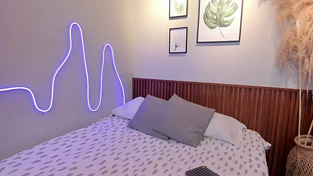 MIAROGGERSS online show from 02/21/26, 04:02