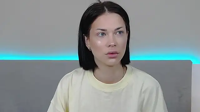 RachaelMils online show from 04/17/26, 03:42