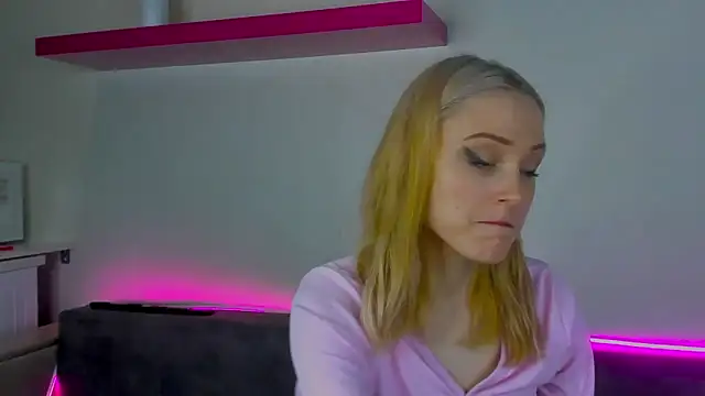 Gina Gina love online show from 12/19/25, 11:06