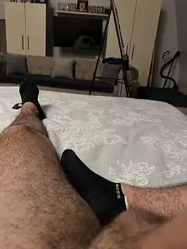 Snapshot of zukammm chatting on 12/17/25, 02:12 zukammm online show from 12/17/25, 02:12