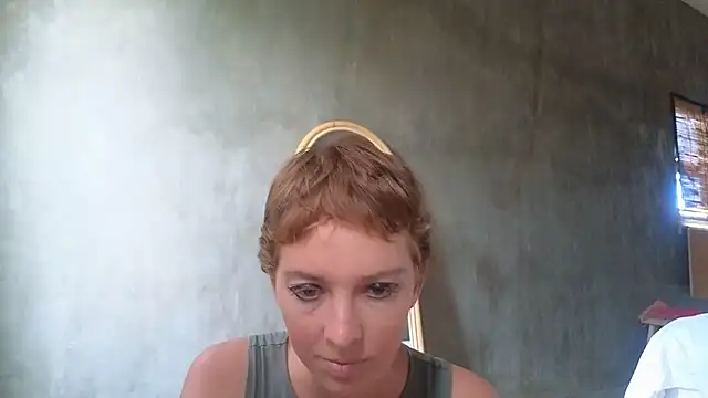 Snapshot of Ida-Rose chatting on 12/03/25, 05:15 Ida-Rose online show from 12/03/25, 05:15