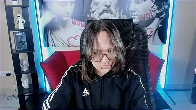 Snapshot of Sylvia_Reed chatting on 12/14/25, 07:36 Sylvia Reed online show from 12/14/25, 07:36