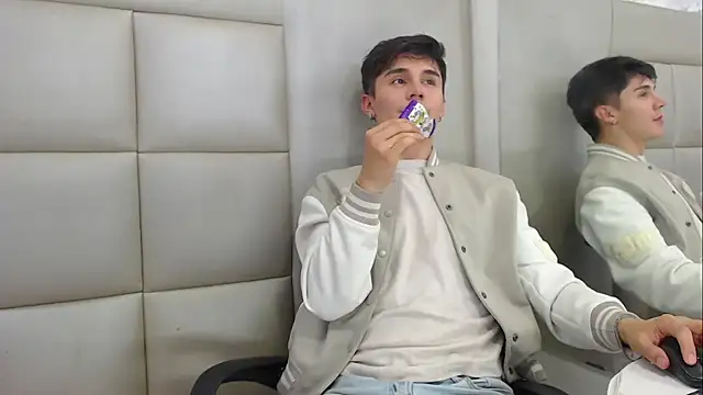 JuanGomm online show from 12/15/25, 03:55