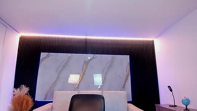 TiffanyHoustton online show from 04/30/26, 12:00