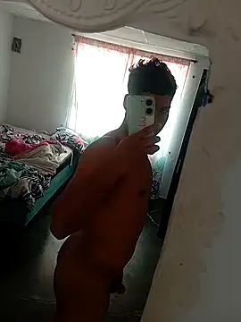 Enrique260499 online show from 12/02/25, 06:47