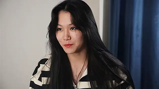 Snapshot of BeaHarsin chatting on 12/04/25, 12:25 BeaHarsin online show from 12/04/25, 12:25