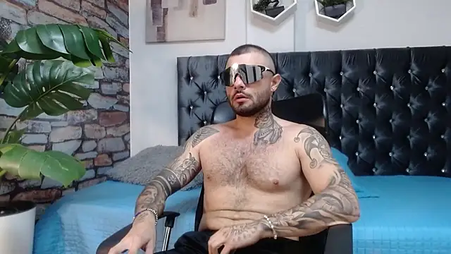 Snapshot of lucky_smith1 chatting on 12/04/25, 06:38 lucky smith1 online show from 12/04/25, 06:38