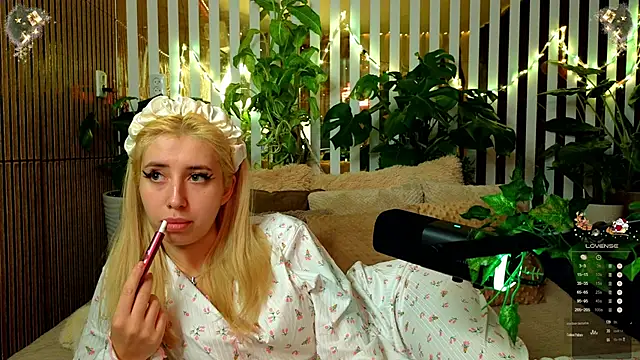 FlowweerGirl online show from 12/21/25, 11:12