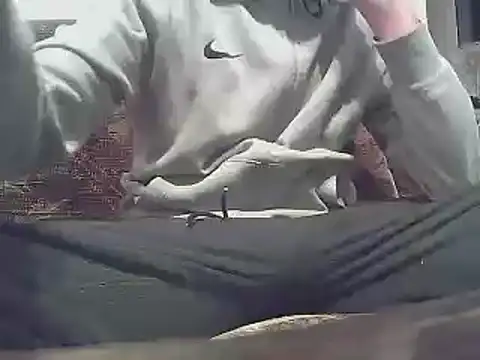 Snapshot of SweetCock40 chatting on 12/04/25, 04:00 SweetCock40 online show from 12/04/25, 04:00