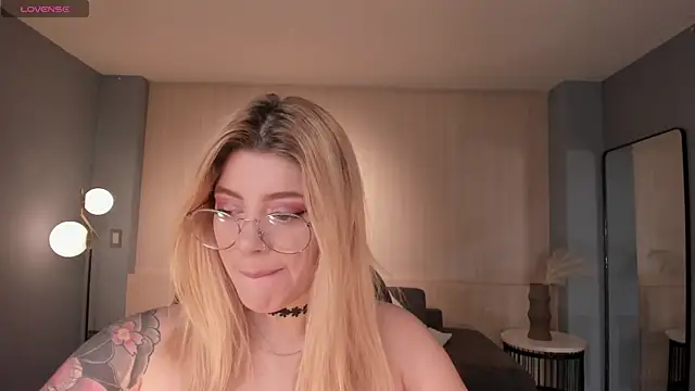 MadisonKane online show from 04/19/26, 11:09