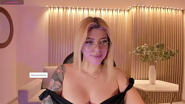 Snapshot of MadisonKane chatting on 06/15/26, 11:12 MadisonKane online show from 06/15/26, 11:12