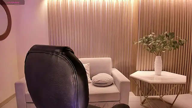 Snapshot of MadisonKane chatting on 06/19/26, 11:14 MadisonKane online show from 06/19/26, 11:14