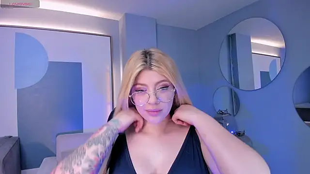 Snapshot of MadisonKane chatting on 06/21/26, 11:13 MadisonKane online show from 06/21/26, 11:13