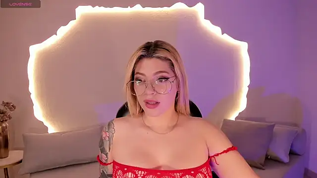 Snapshot of MadisonKane chatting on 06/30/26, 11:00 MadisonKane online show from 06/30/26, 11:00
