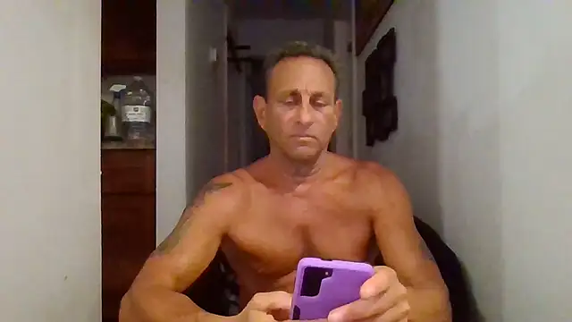 Snapshot of johnnymarino1010 chatting on 07/12/26, 05:48 johnnymarino1010 online show from 07/12/26, 05:48