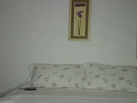 Snapshot of katerinepol chatting on 12/17/25, 02:50 katerinepol online show from 12/17/25, 02:50