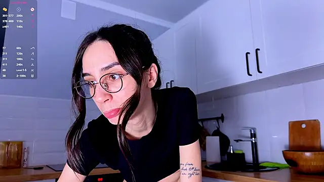 Snapshot of Elizwise chatting on 02/16/26, 06:04 Elizwise online show from 02/16/26, 06:04