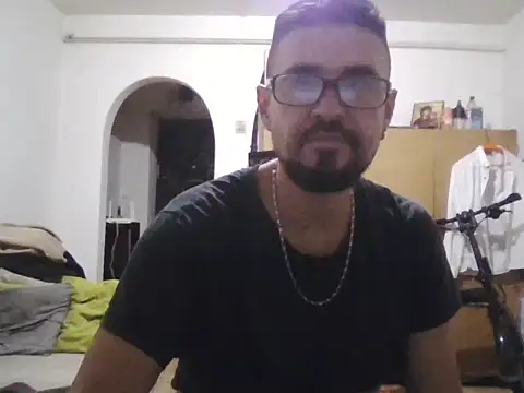 Snapshot of cornel4321 chatting on 12/05/25, 05:20 cornel4321 online show from 12/05/25, 05:20