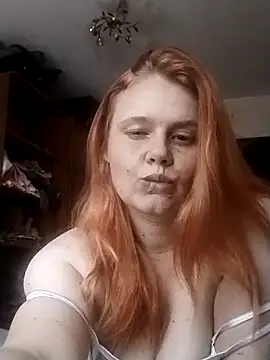 Snapshot of Moly_Loves34 chatting on 12/05/25, 10:24 Moly Loves34 online show from 12/05/25, 10:24