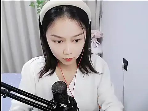 Snapshot of mili923 chatting on 12/04/25, 02:04 mili923 online show from 12/04/25, 02:04